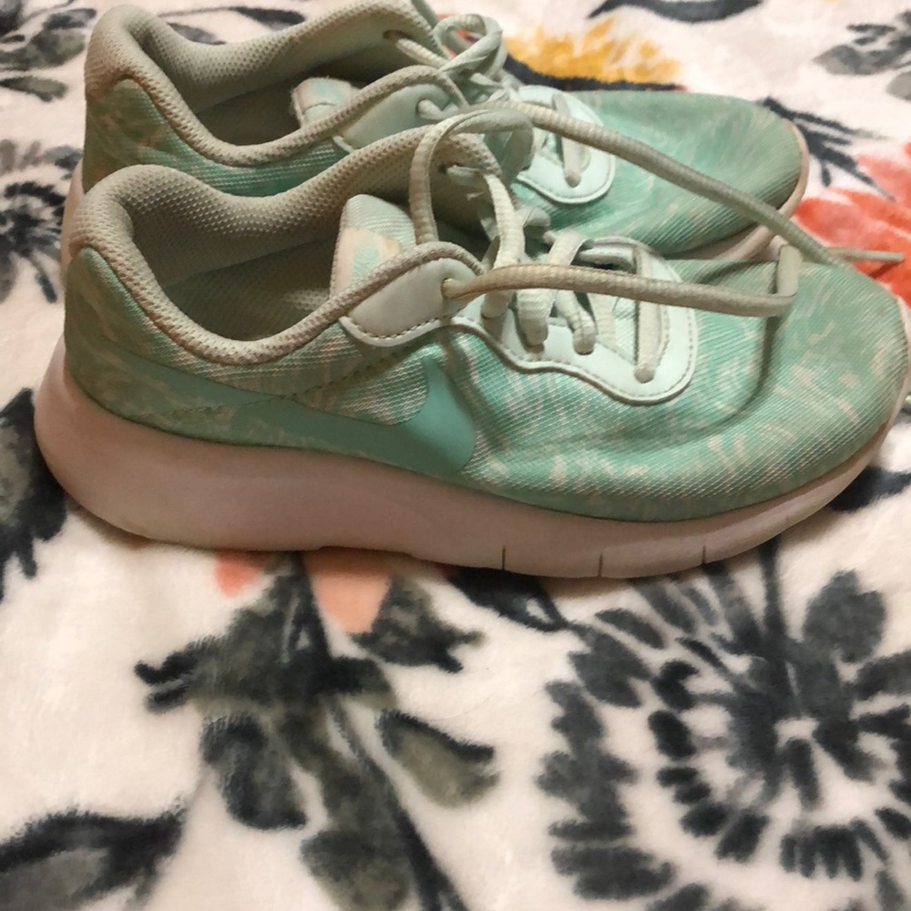 Girls Tennis shoes